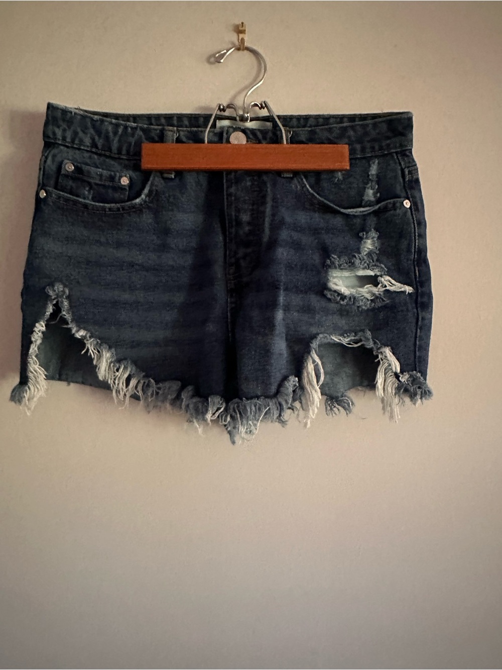 Frayed Hem Distressed Women's Denim Shorts - Dark Wash